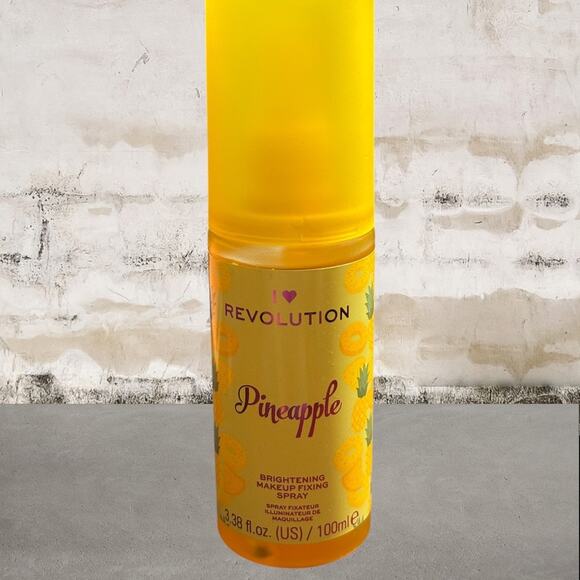 I Heart Revolution Pineapple Brightening Fixing Spray NEW - Picture 2 of 4